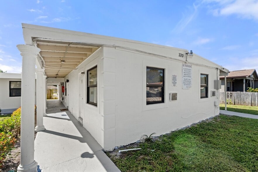 320 NE 13th Ave, Boynton Beach, FL for sale - Building Photo - Image 3 of 17