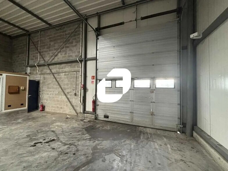 Flex in Grigny for lease - Interior Photo - Image 3 of 9