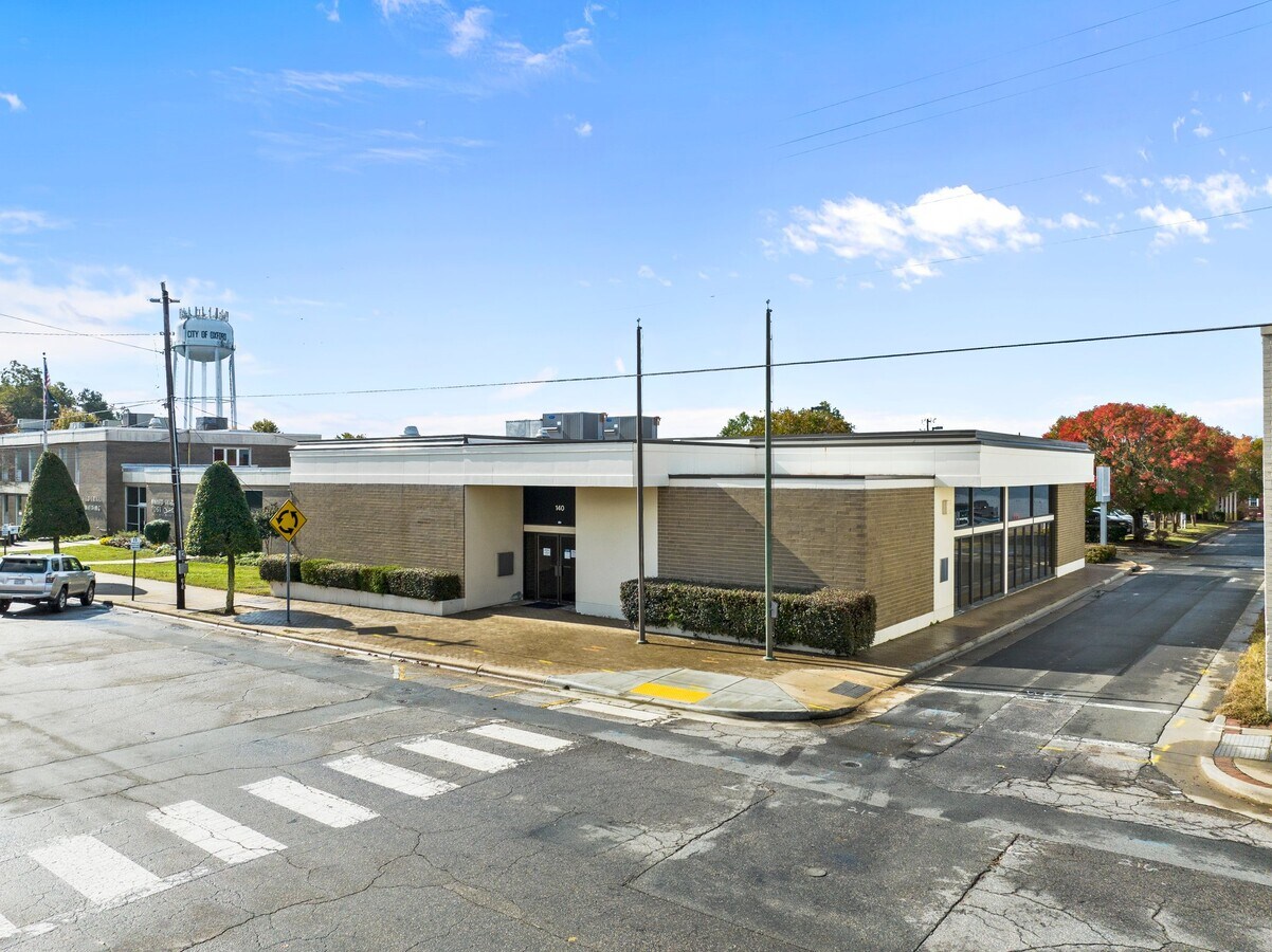 140 Main St, Oxford, NC 27565 Truist