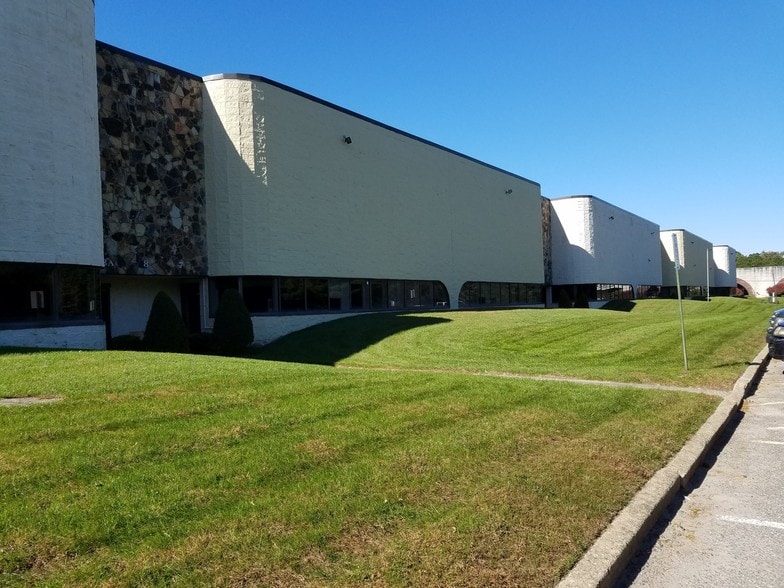 55 Progress Pl, Jackson, NJ for lease - Building Photo - Image 2 of 4