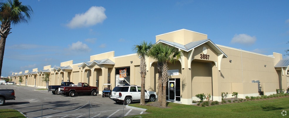 3887 Mannix Dr, Naples, FL for lease - Building Photo - Image 1 of 6