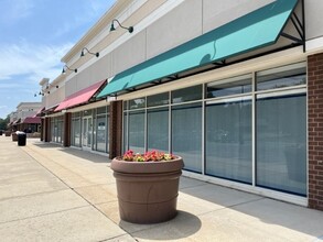 110-195 Village Dr, Waldorf, MD for lease Building Photo- Image 2 of 5