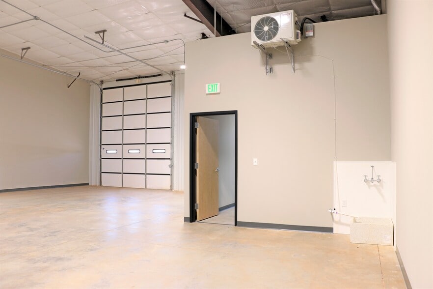 20 N Rockwell Ave, Oklahoma City, OK for lease - Building Photo - Image 3 of 8
