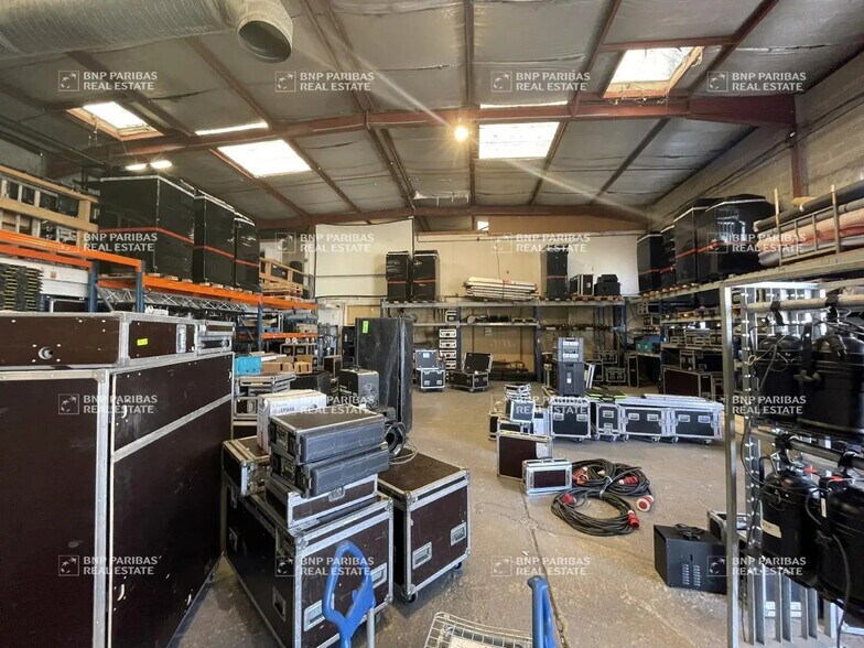 Flex in Lagny-sur-Marne for lease - Interior Photo - Image 3 of 5