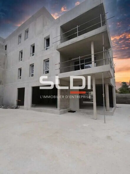 Retail in Pusignan for lease - Building Photo - Image 2 of 4