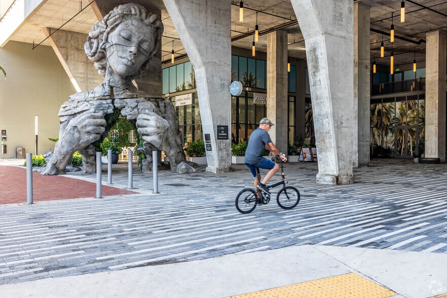 221 SW 1st Ave, Fort Lauderdale, FL for lease - Building Photo - Image 3 of 3