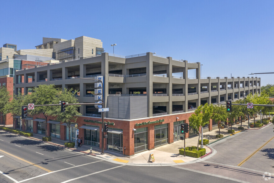 2404-2424 Tulare St, Fresno, CA for lease - Building Photo - Image 1 of 3