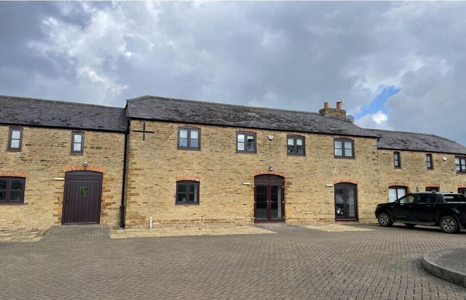 204 Holcot Ln, Sywell for sale - Primary Photo - Image 1 of 1