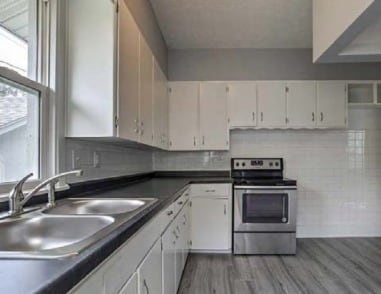 2520 N 49th St, Omaha, NE for sale - Interior Photo - Image 2 of 7