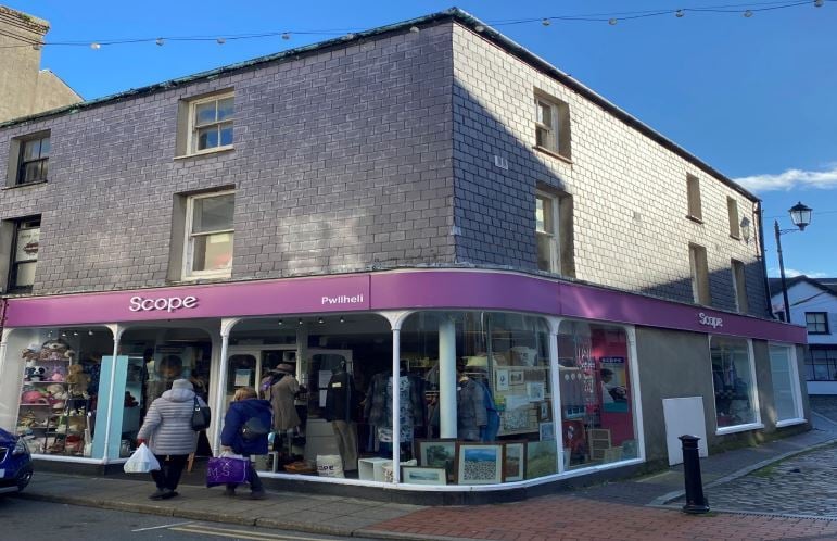 58 High St, Pwllheli for sale Primary Photo- Image 1 of 1