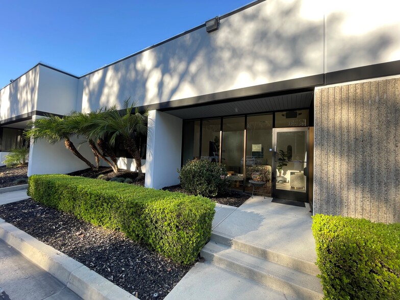 23122 Alcalde Dr, Laguna Hills, CA for lease - Building Photo - Image 1 of 4