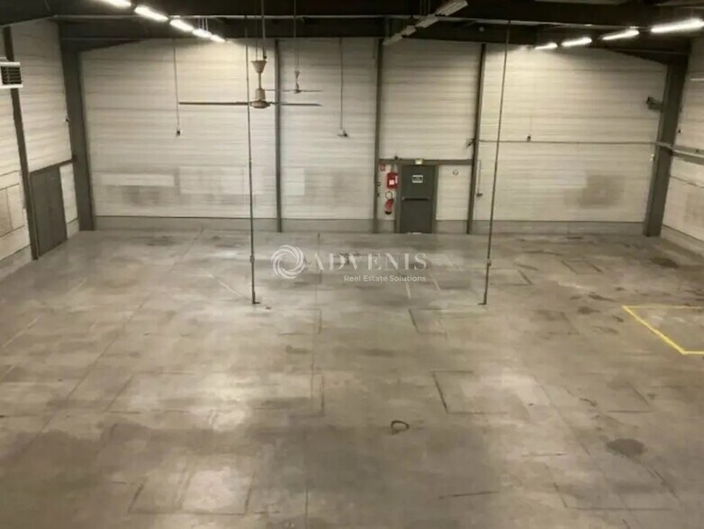 Flex in Mitry-Mory for lease - Interior Photo - Image 3 of 8