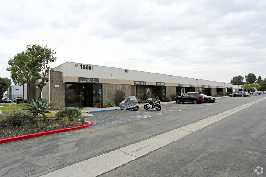 16651 Gothard St, Huntington Beach, CA for lease - Building Photo - Image 2 of 4