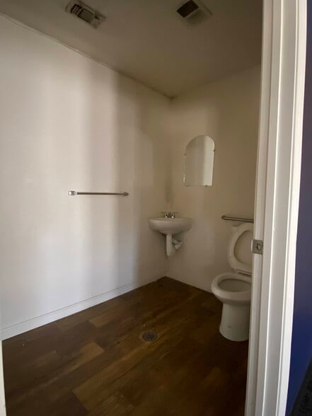 364 Main St, Manteca, CA for lease - Building Photo - Image 3 of 5