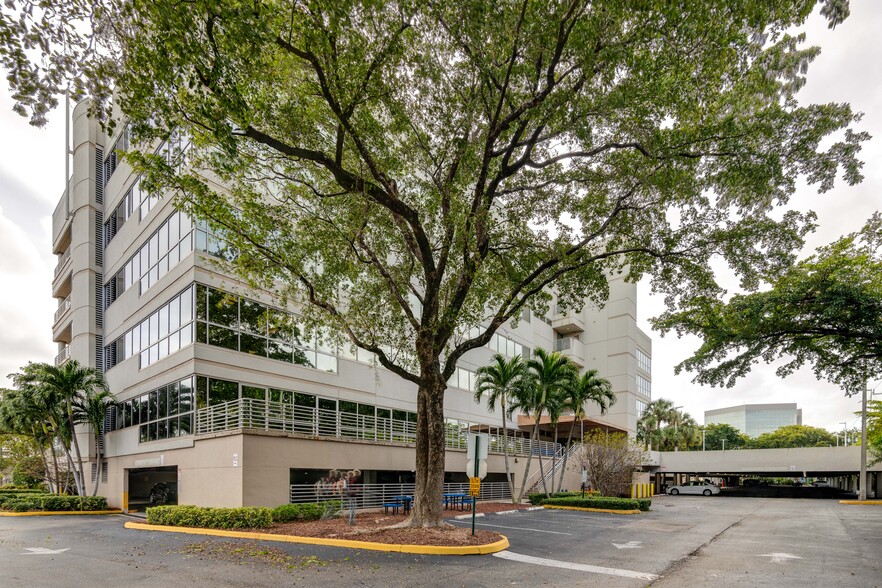 200 W Cypress Creek Rd, Fort Lauderdale, FL for sale - Building Photo - Image 3 of 19