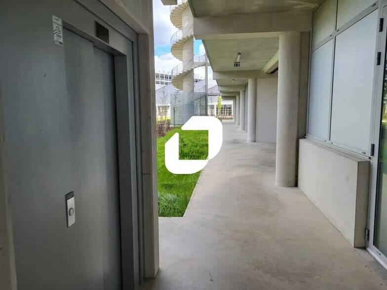 Office in VILLENAVE-D'ORNON for lease - Building Photo - Image 3 of 7