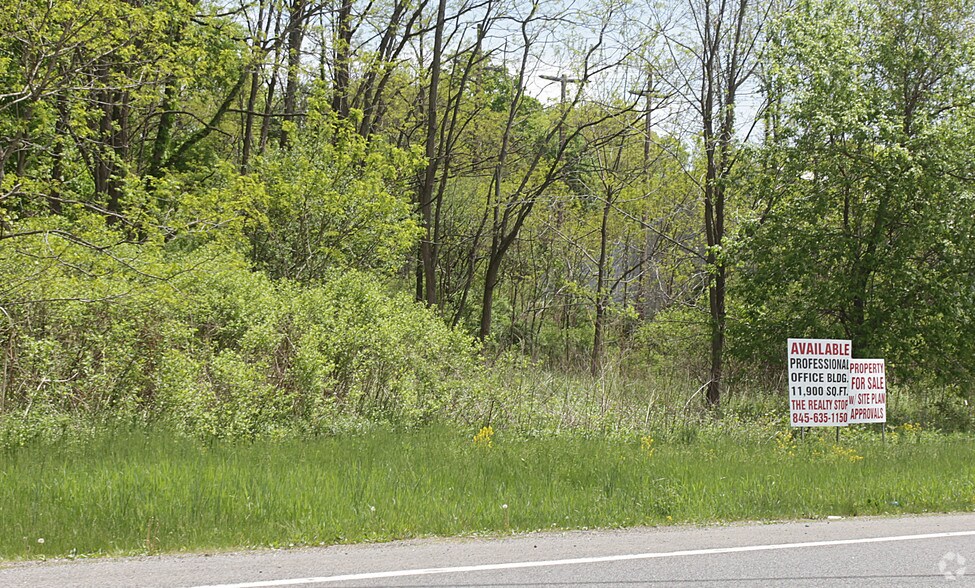 208 New Hackensack Rd, Wappingers Falls, NY for sale - Primary Photo - Image 1 of 1