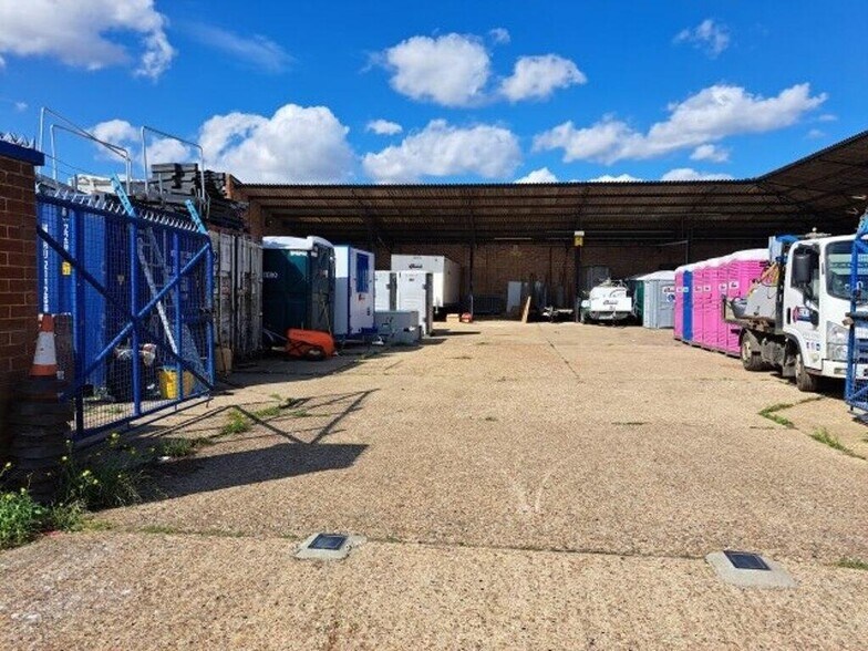 4 Wright Rd, Ipswich for lease - Building Photo - Image 2 of 4