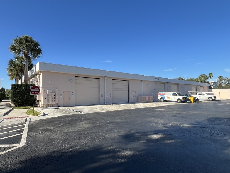 10358 Riverside Dr, Palm Beach Gardens, FL for lease - Building Photo - Image 2 of 15