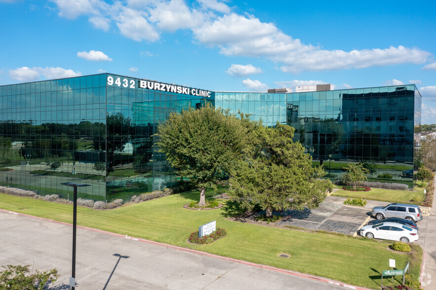 9432 Katy Fwy, Houston, TX for lease - Building Photo - Image 2 of 4