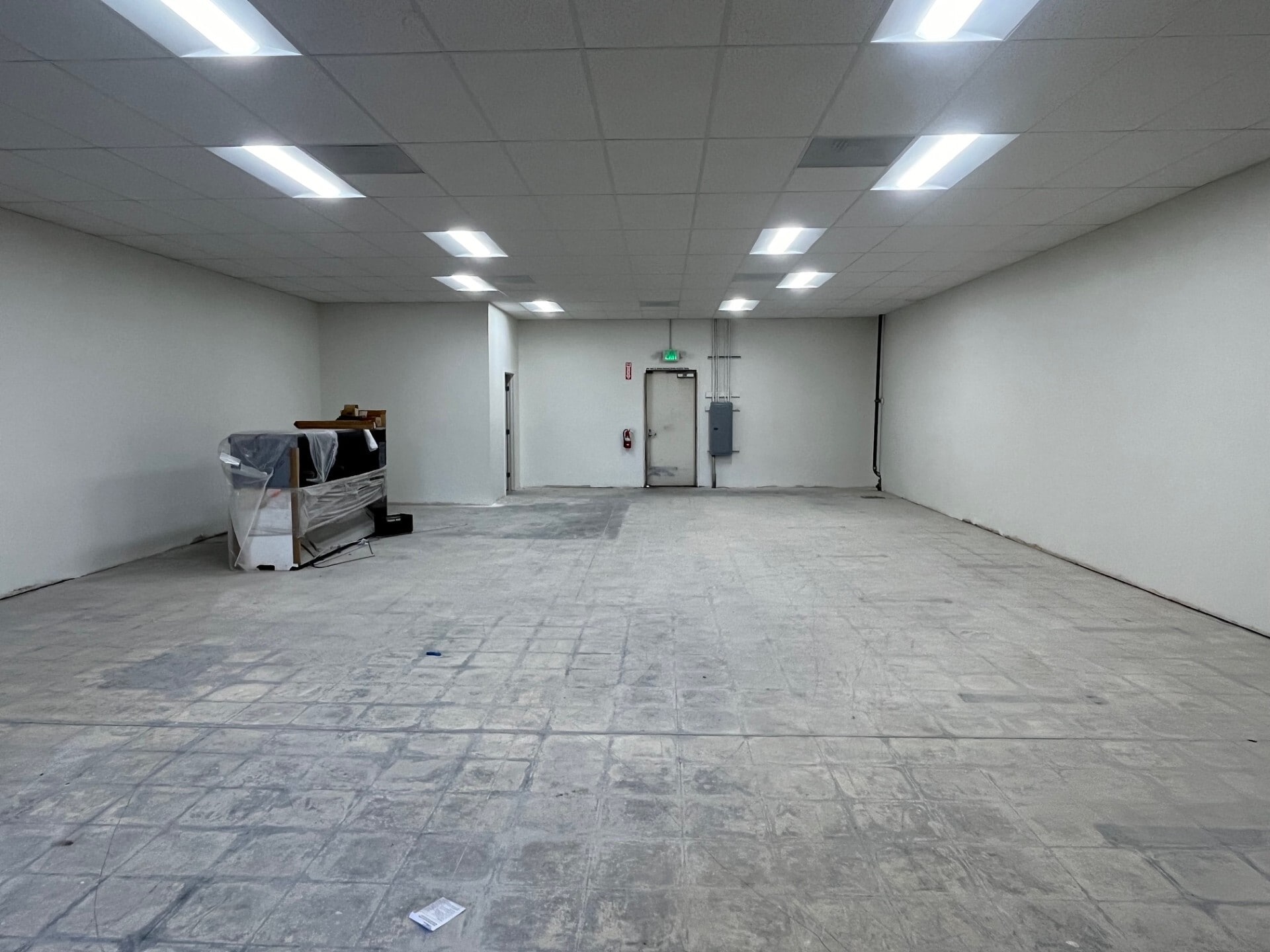 27538 Sierra Hwy, Santa Clarita, CA for lease Building Photo- Image 1 of 2