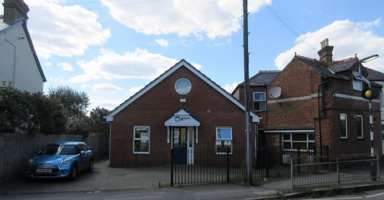 53 Stepgates, Chertsey for sale - Primary Photo - Image 1 of 1