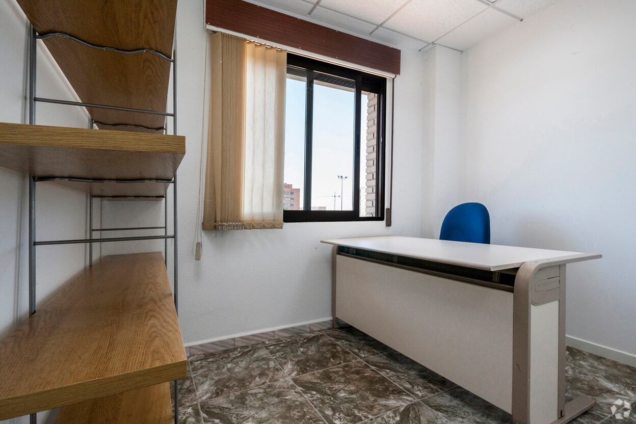 Office in Parla, Madrid for lease Interior Photo- Image 1 of 2