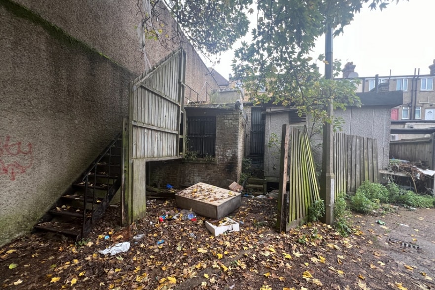 50-51 The Market, Sutton for lease - Building Photo - Image 3 of 3