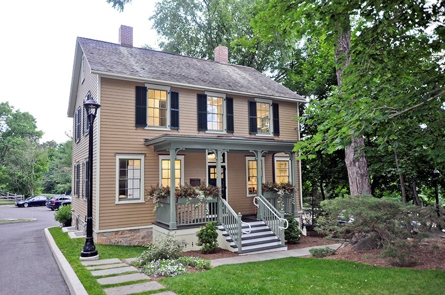 311 Roxbury Rd, Stamford, CT 06902