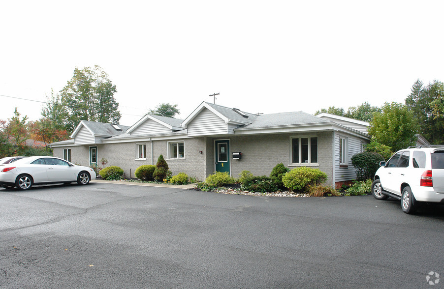 75 Troy Rd, East Greenbush, NY for sale - Primary Photo - Image 1 of 8