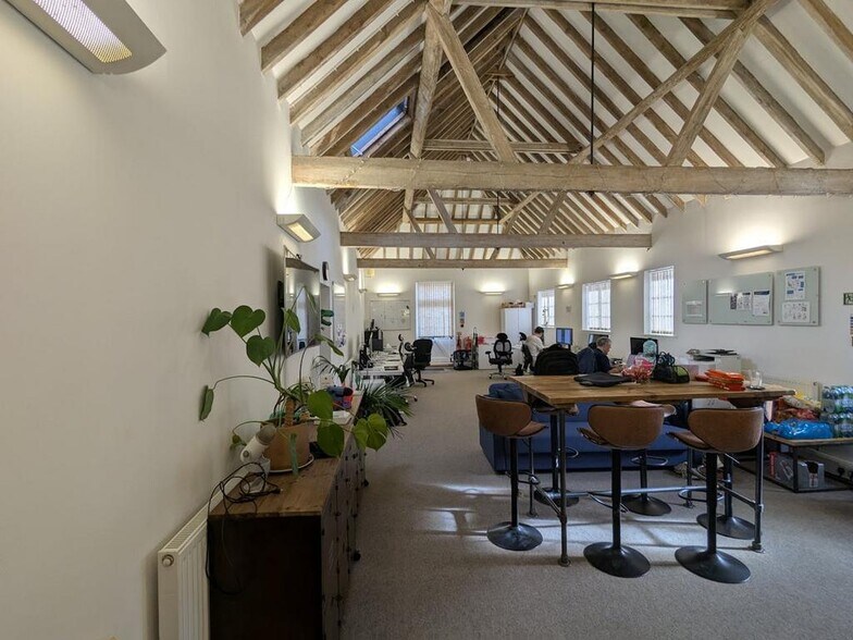 Puttenham, Seale for lease - Building Photo - Image 3 of 14