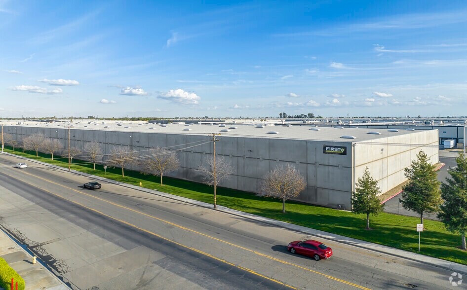 2400 Lodi Ave, Modesto, CA for lease - Primary Photo - Image 1 of 20