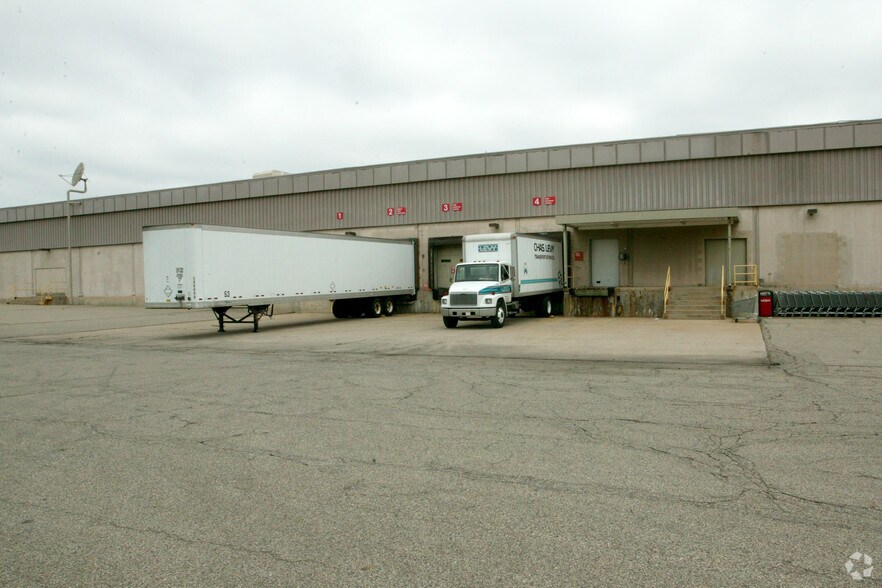 2191 W Columbia Ave, Battle Creek, MI for lease - Building Photo - Image 2 of 3