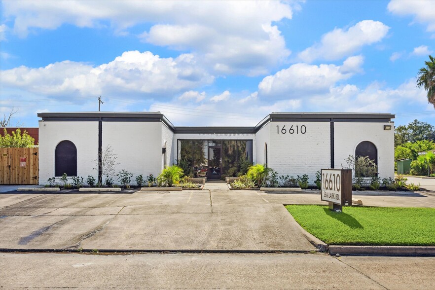 16610 Sea Lark Rd, Houston, TX for sale - Building Photo - Image 1 of 17