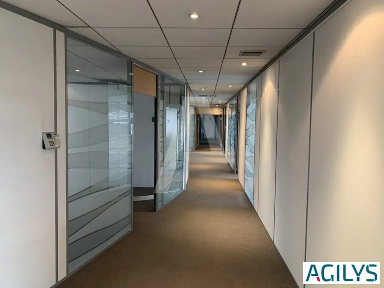 Office in Rungis for lease - Interior Photo - Image 2 of 5