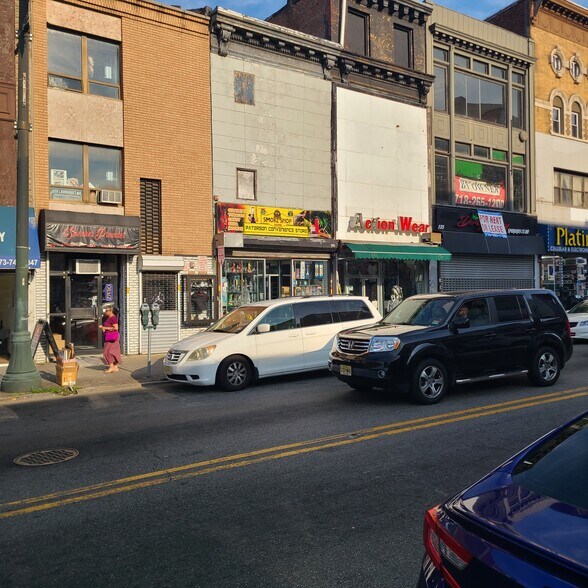 129 Main St, Paterson, NJ for sale - Primary Photo - Image 1 of 1