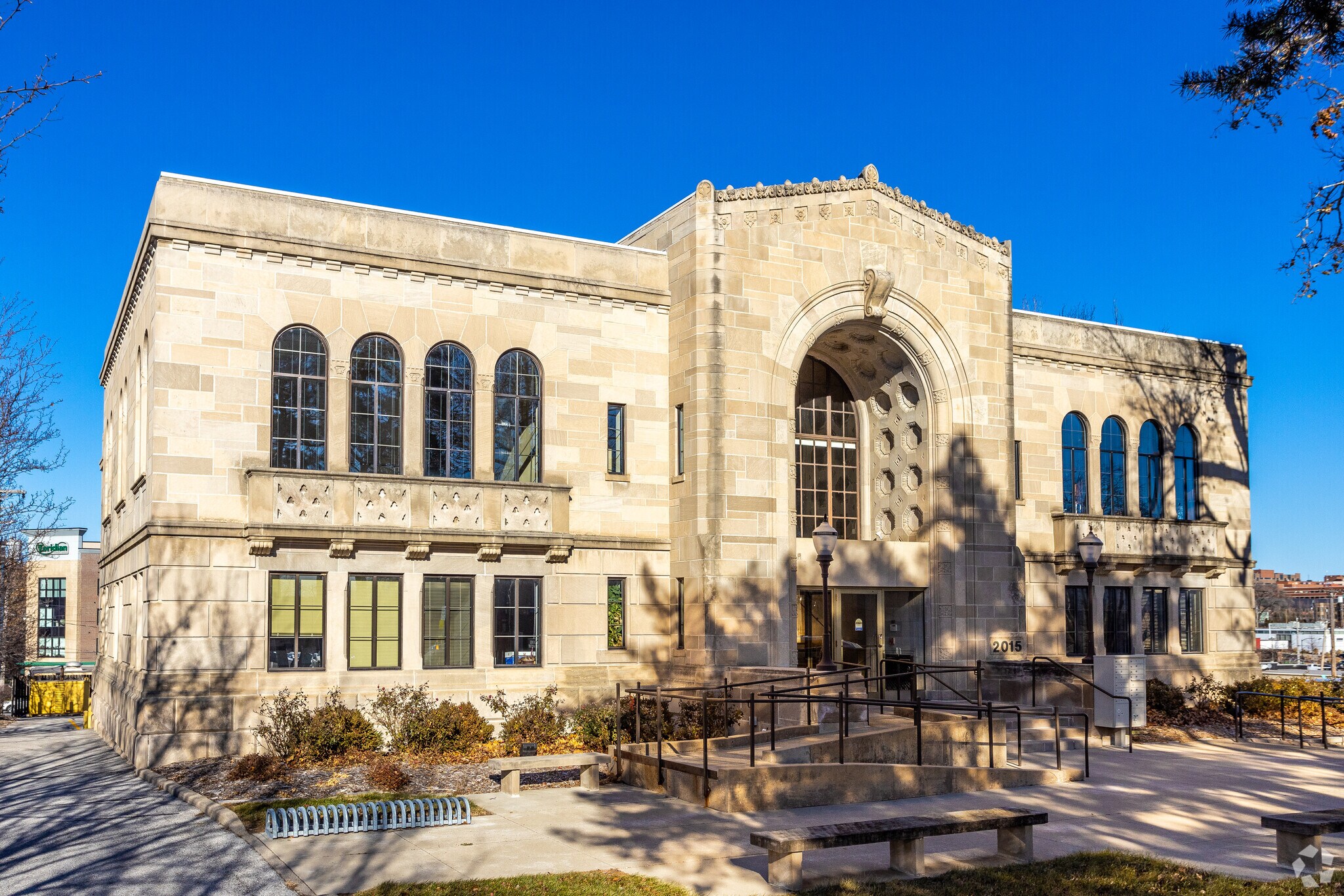 2015 Grand Ave, Des Moines, IA for sale Primary Photo- Image 1 of 1