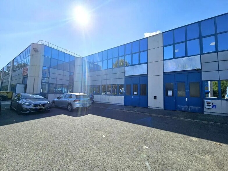 Flex in Fresnes for sale - Building Photo - Image 1 of 23