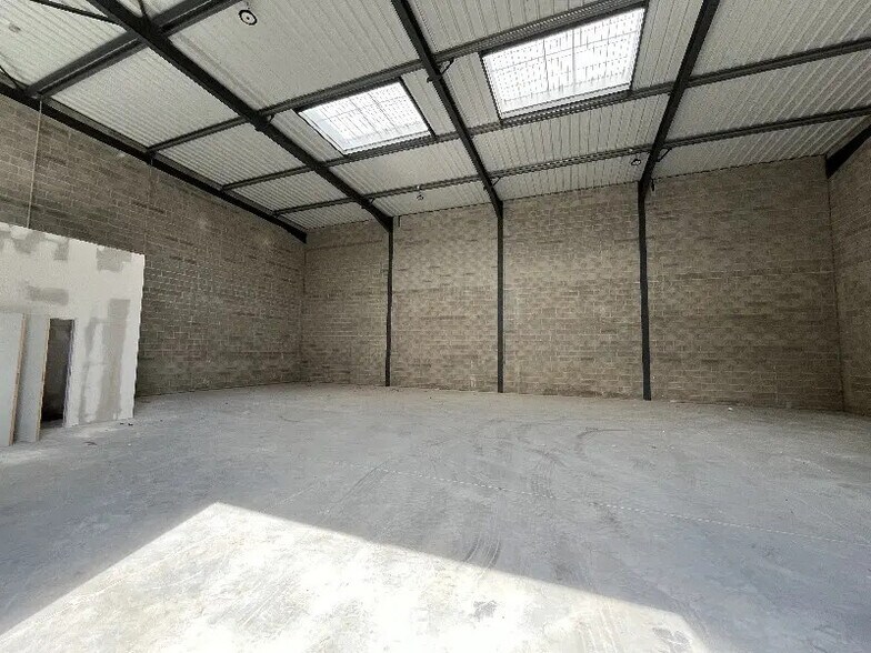 Flex in Ercuis for lease - Building Photo - Image 1 of 13