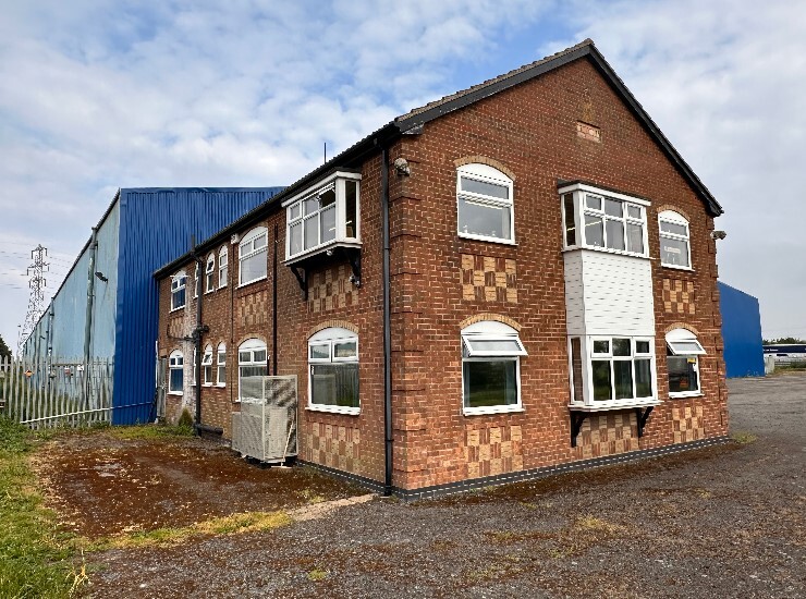 North Moss Ln, Grimsby for sale - Building Photo - Image 2 of 5