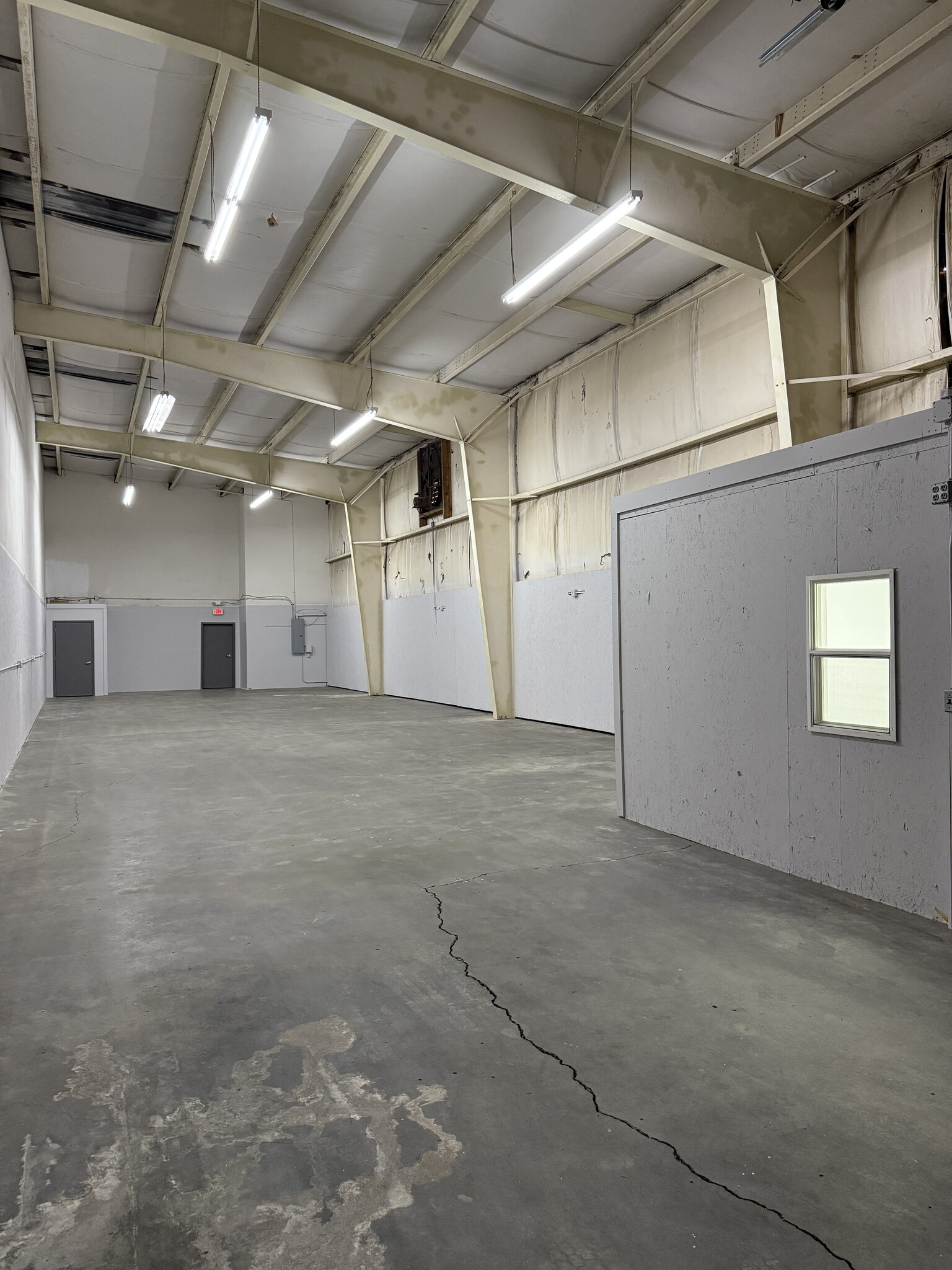 301 Miami St, West Columbia, SC for lease Interior Photo- Image 1 of 4