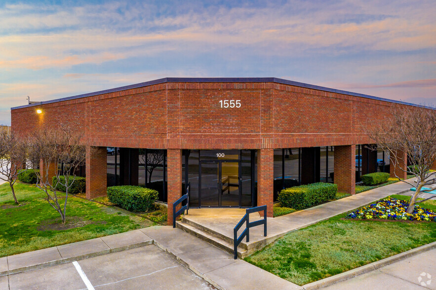 1555 Valwood Pky, Carrollton, TX for lease - Building Photo - Image 1 of 6