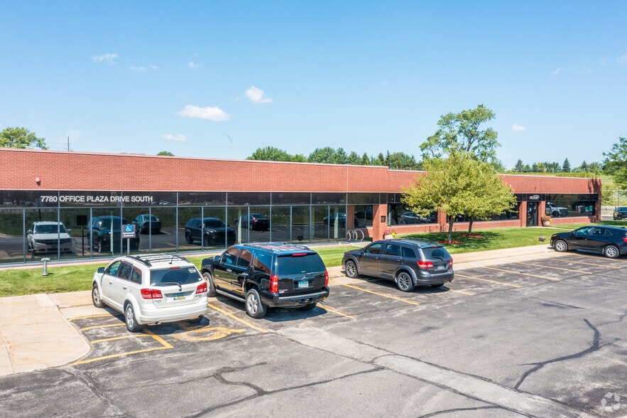 7780 Office Plaza Dr S, West Des Moines, IA for sale - Building Photo - Image 1 of 8