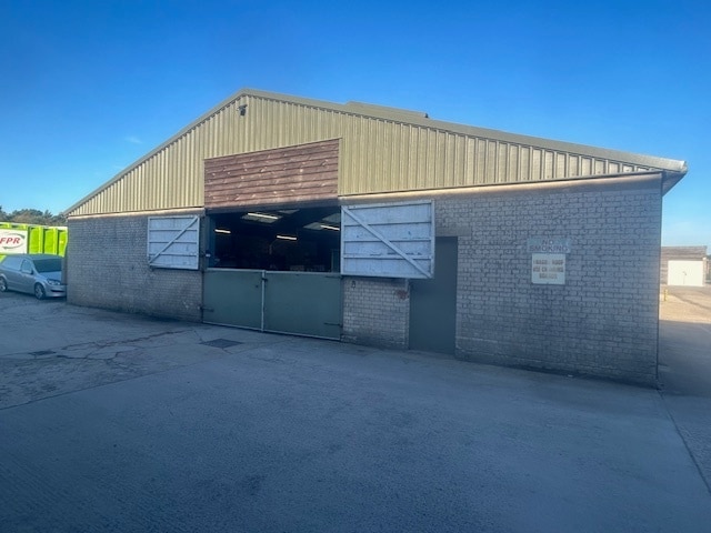 Malmesbury Rd, Kington Langley for sale Primary Photo- Image 1 of 1