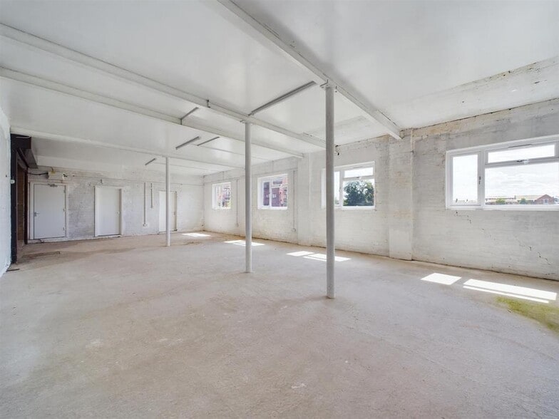 3 Bridge St, Stourport On Severn for lease - Building Photo - Image 2 of 9