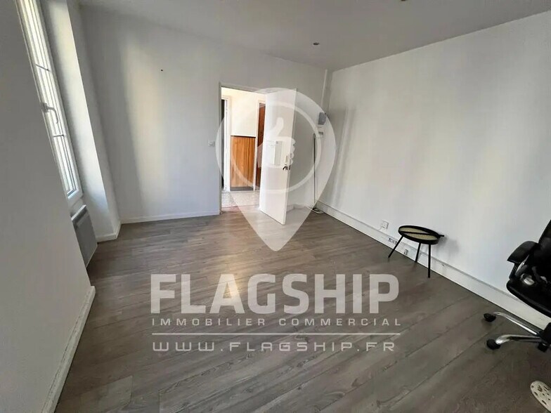 Office in Charenton-le-Pont for lease - Interior Photo - Image 2 of 5