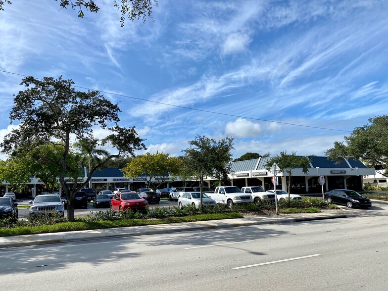 9089-9091 N Military Trl, Palm Beach Gardens, FL for lease - Building Photo - Image 3 of 8