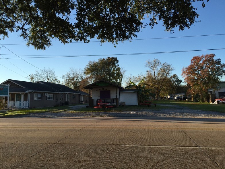 6411 39th St, Groves, TX for sale - Primary Photo - Image 1 of 1