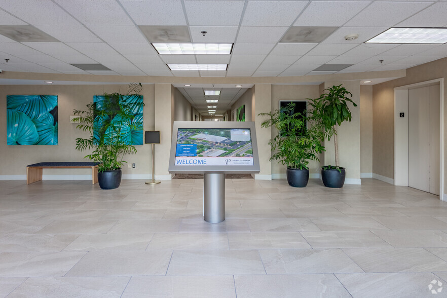 2810 N Parham Rd, Richmond, VA for lease - Lobby - Image 3 of 6