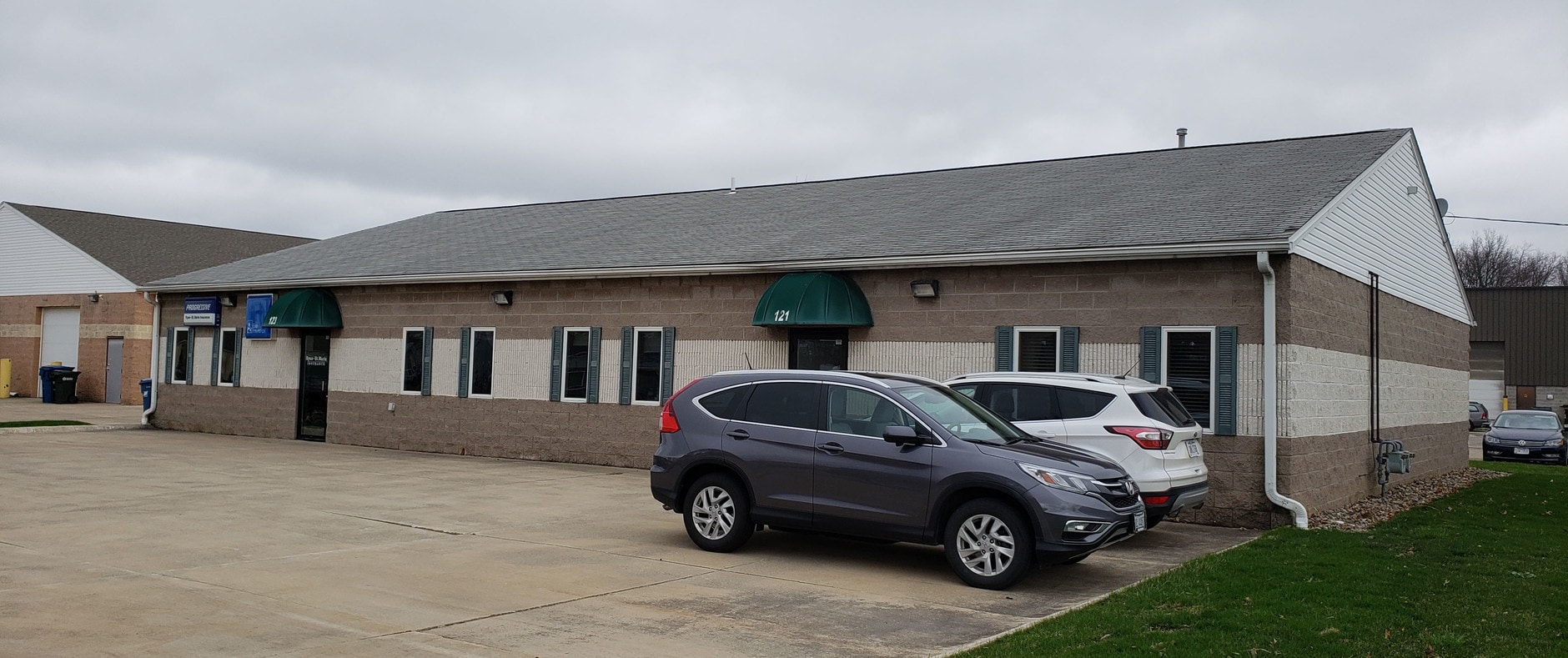 121123 Reaser Ct, Elyria, OH 44035